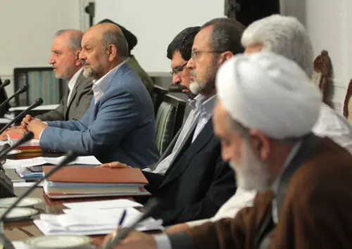 (تصاویر) تقدیر از احمدی‌نژاد باحضور عارف و حداد