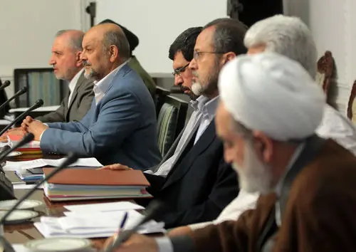 (تصاویر) تقدیر از احمدی‌نژاد باحضور عارف و حداد