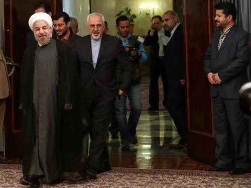 (تصاویر) اولین حضور ظریف با سیمای جدید