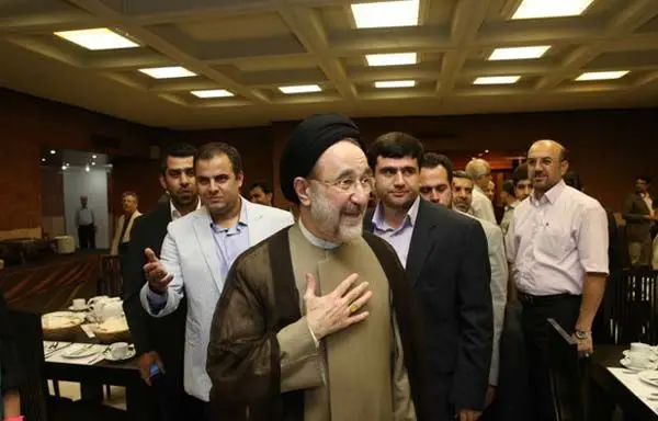 (تصاویر) ناطق و خاتمی در افطاری عارف