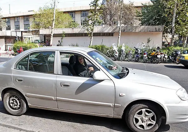 (تصاویر) ورود فائزه هاشمی به دادگاه انقلاب