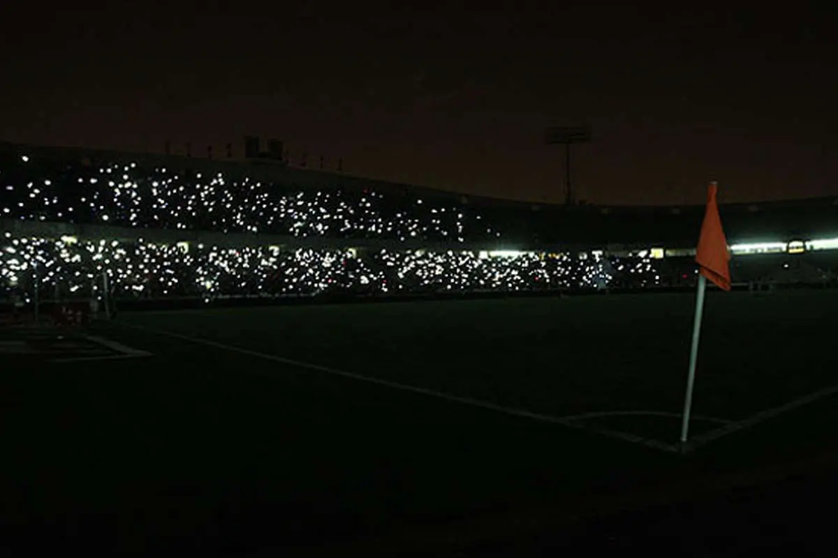 (تصاویر) قطع برق در بازی پرسپولیس-ملوان