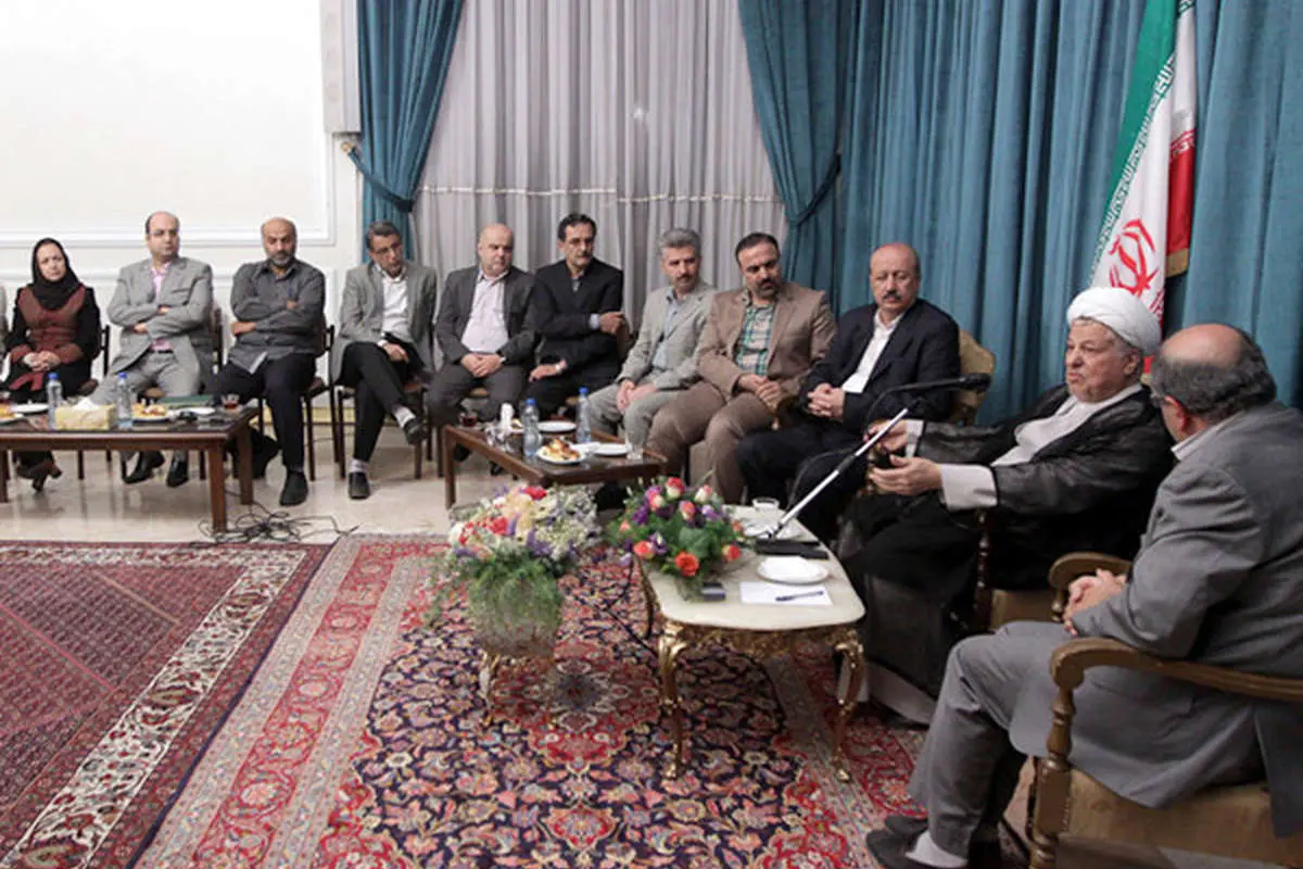 (تصاویر) مرتضیحیدری در جلسه با هاشمی