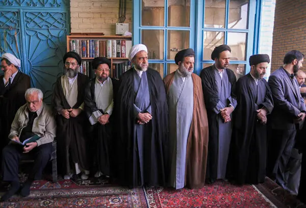 (تصاویر) تشییع آیت‌الله طاهری خرم‌آبادی