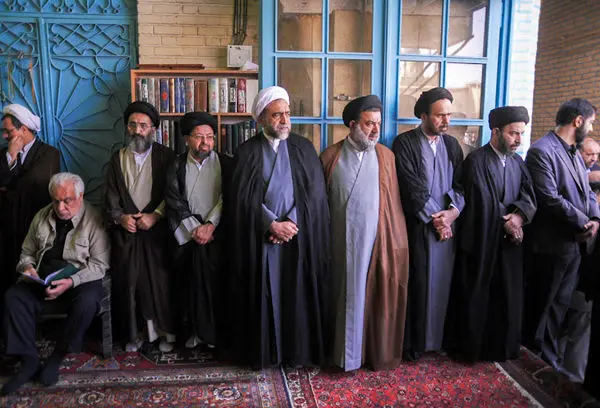 (تصاویر) تشییع آیت‌الله طاهری خرم‌آبادی