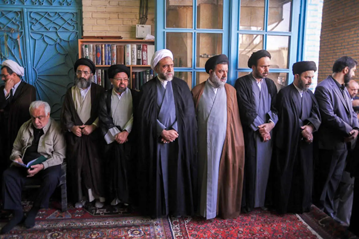 (تصاویر) تشییع آیت‌الله طاهری خرم‌آبادی