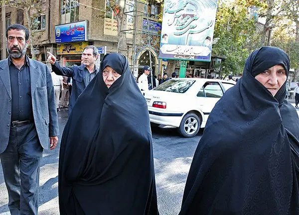 (تصاویر) محسن هاشمی و مادرش در ختم همسر آیت‌الله سعیدی