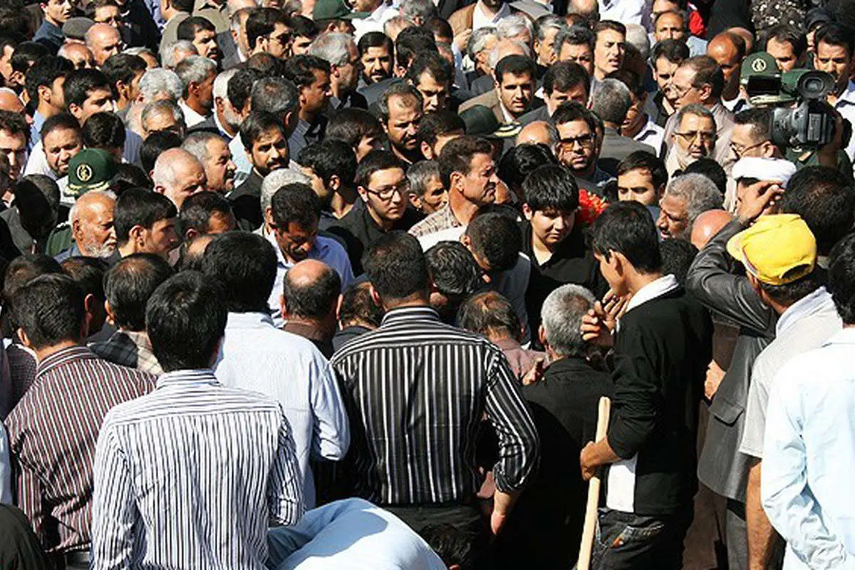(تصاویر) تشییع مادر سردار سلیمانی