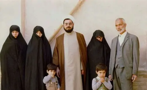 تصویر منتشرنشده از روحانی در کنار خانواده‌