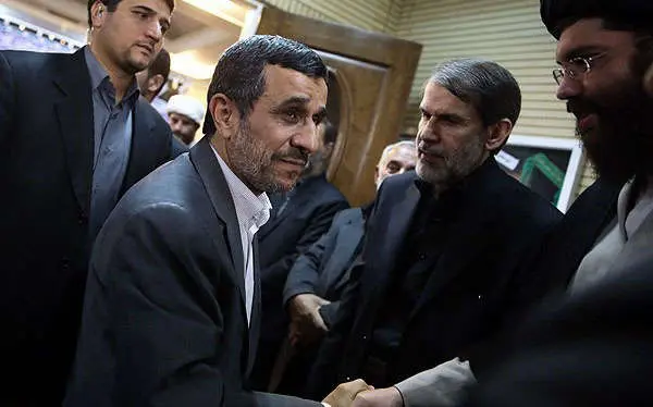 (تصاویر) احمدی‌نژاد در ختم پدر محصولی