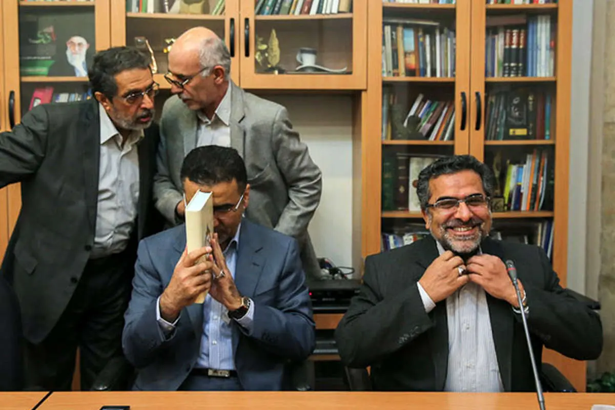 (تصاویر) شمقدری هم دفترش را تحویلداد