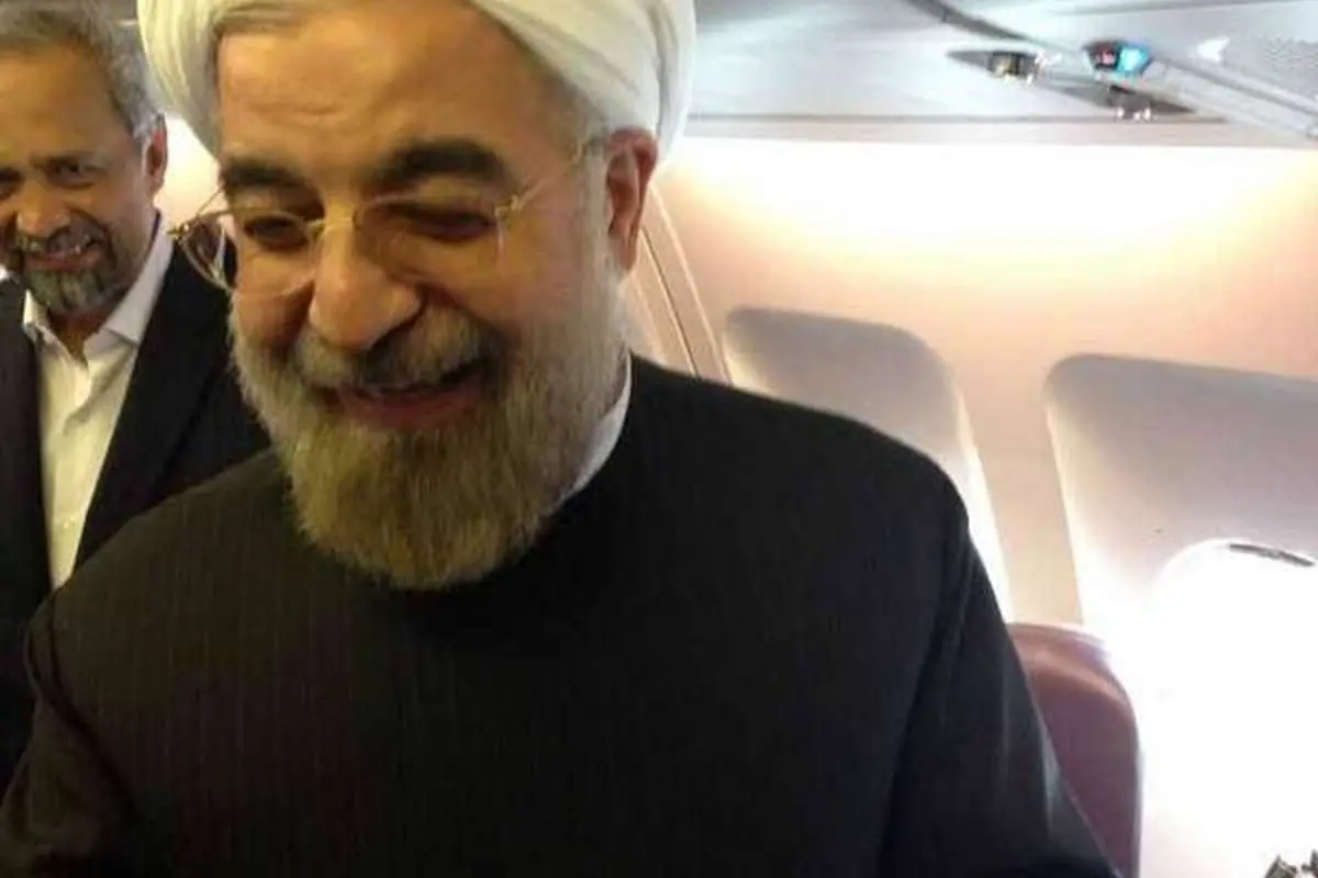 تصویر روحانی پس از تماس و در حال عزیمت به ایران