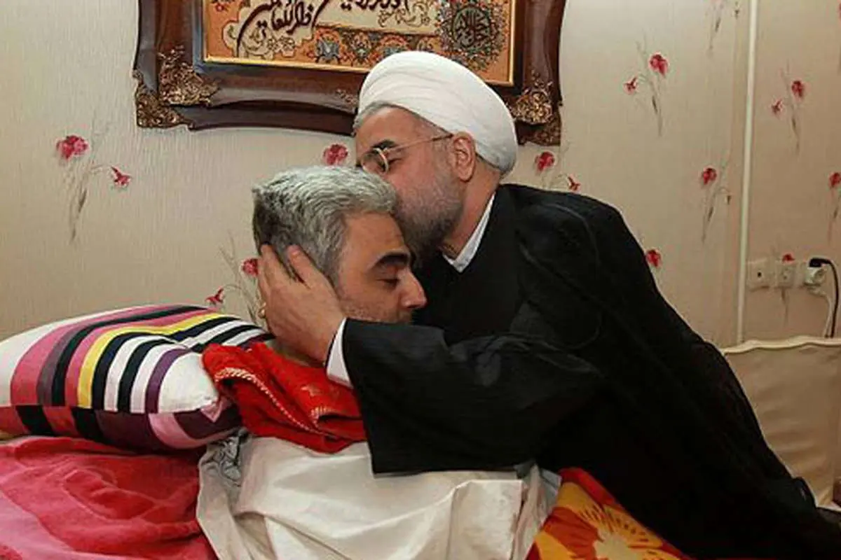 (تصاویر) عیادت روحانی از جانباز قطع نخاعی