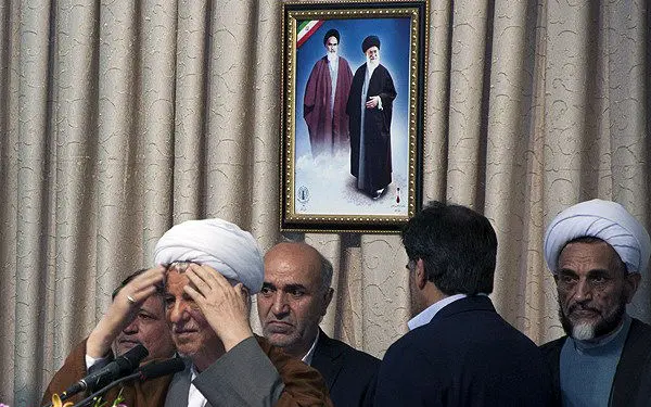 (تصاویر) اخلال در سخنرانی هاشمی