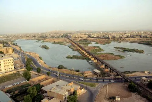 (تصاویر) زنجیره انسانی برای حفاظت از کارون