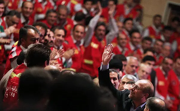 (تصاویر) تجلیل آتش‌نشانان از فردوسی‌پور و قالیباف