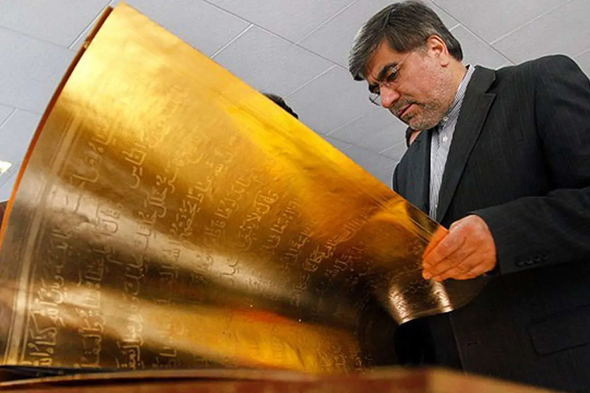 همت هنرمندان برای آزادی زندانیان، مجروحان انفجار در مریوان، مراسم عمامهگذاری، خاتمی در مراسم نکوداشت و ...