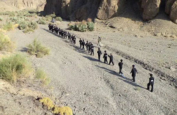 (تصاویر) سوءاستفاده عوامل حادثه سراوان از کودکان‌