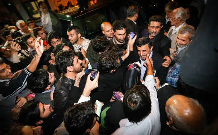 جشنی برای تولد احمدی‌نژاد، امید به زندگی، خنده اهالی فوتبال در مجمع، دنیای کودکانه، جانوران شگفت‌انگیز و...