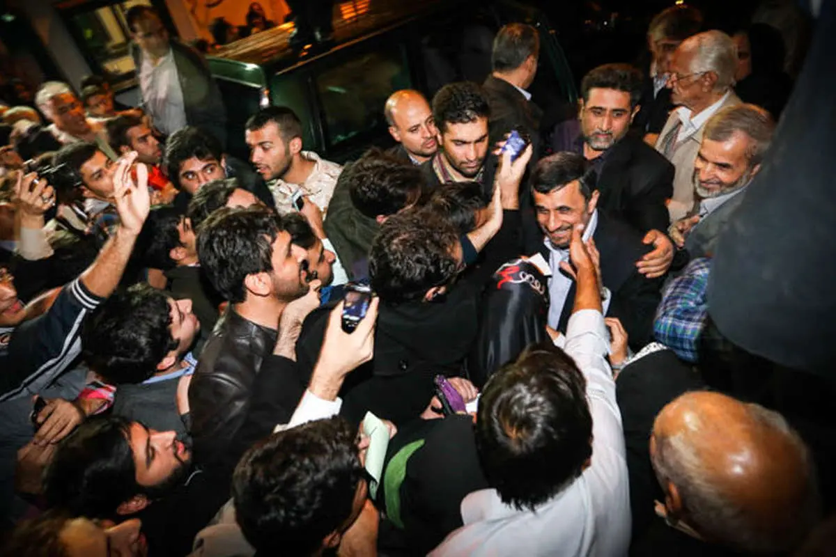 جشنی برای تولد احمدینژاد، امید به زندگی، خنده اهالی فوتبال در مجمع، دنیای کودکانه، جانوران شگفتانگیز و...