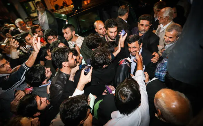 جشنی برای تولد احمدی‌نژاد، امید به زندگی، خنده اهالی فوتبال در مجمع، دنیای کودکانه، جانوران شگفت‌انگیز و...