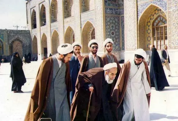 (تصاویر) آیت‌الله جوادآقاتهرانی؛ عالم 76ساله پای خمپاره‌!