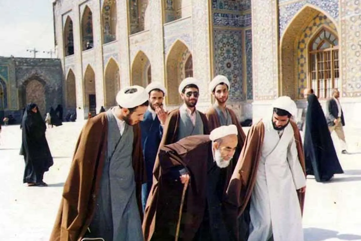 (تصاویر) آیت‌الله جوادآقاتهرانی؛ عالم 76ساله پای خمپاره‌!