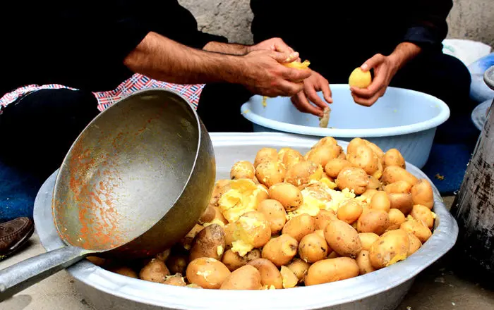 دریافت غذای نذری، عرض تسلیت به محمدعلی نجفی، دیدار با هاشمی، آب‌گرفتگی در رشت، کفاشیان در دیدار دوستانه و ...