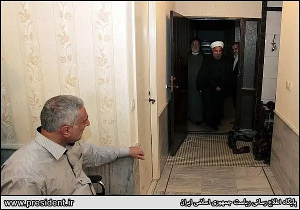 (تصاویر) دیدار روحانی با یک جانباز قطع نخاعی