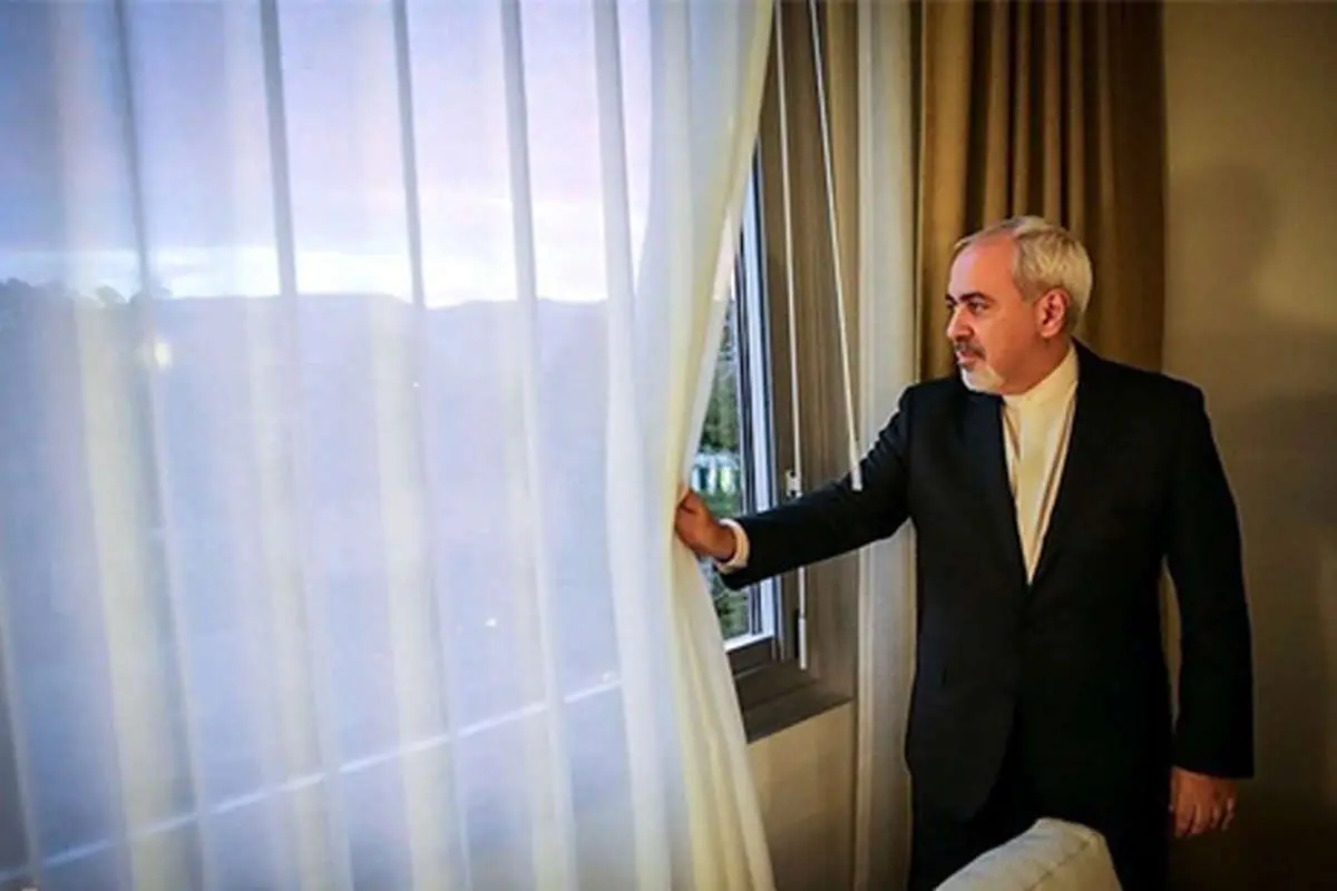 (تصویر) جایی که ظریف پیش از مذاکره به آن نگاه میکند