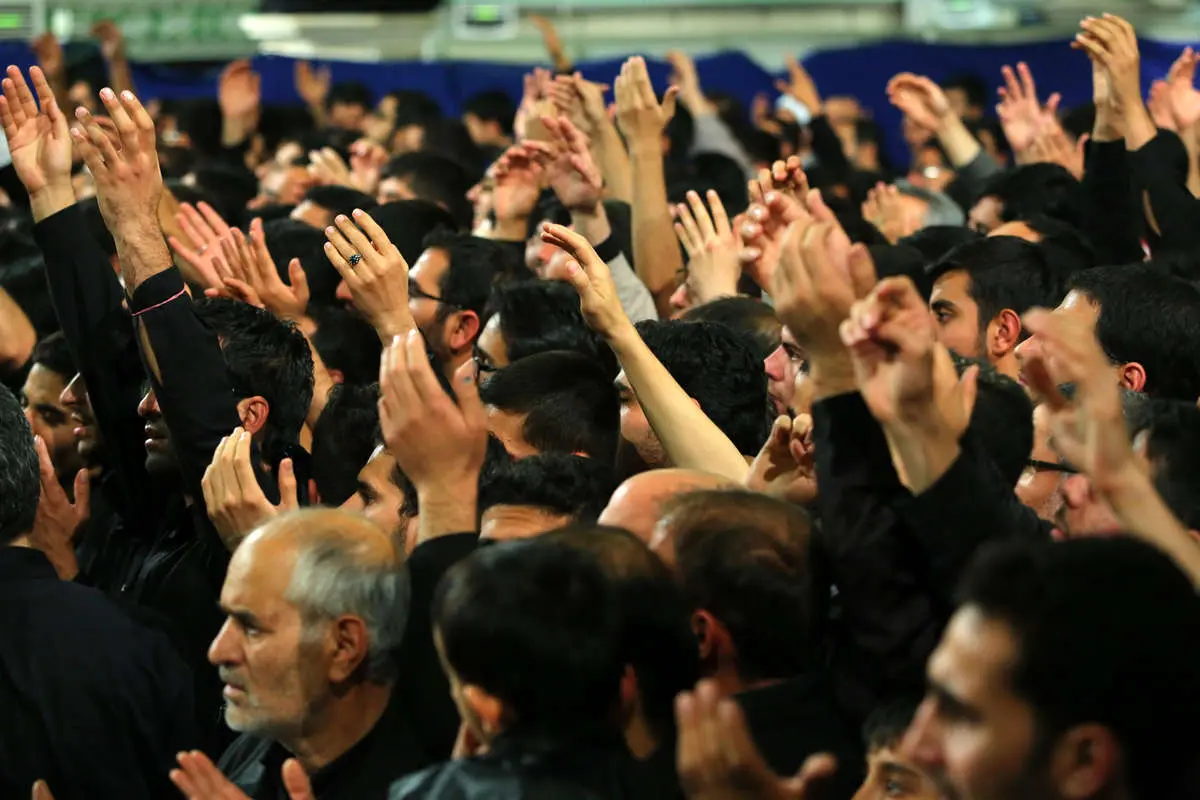 (تصاویر) عزاداری شام غریبان در محضر رهبر انقلاب