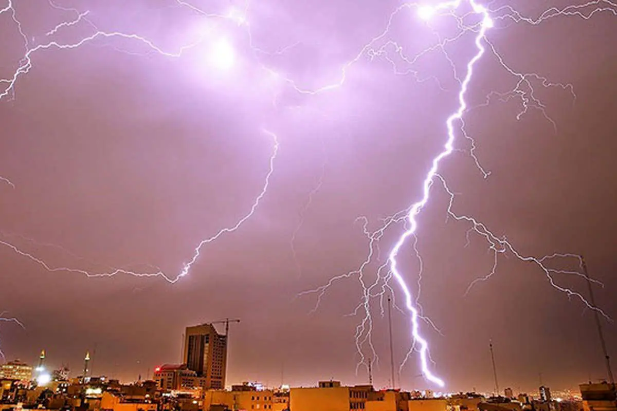 (تصاویر) رعد و برق کم سابقه درتهران