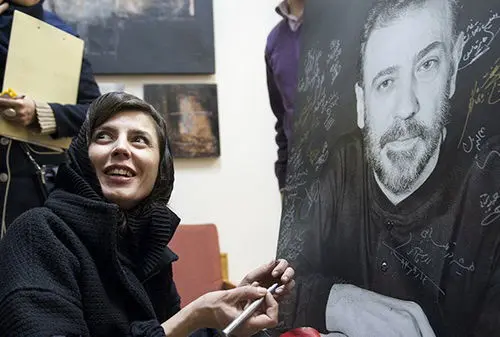بزرگداشت علی حاتمی؛ شبی که لیلا عکس پدرش را امضا کرد