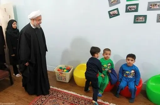 (تصاویر) بازدید روحانی از یک شیرخوارگاه