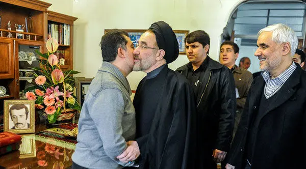(تصاویر) حضور محمد خاتمی در جمع خانواده شهید تندگویان