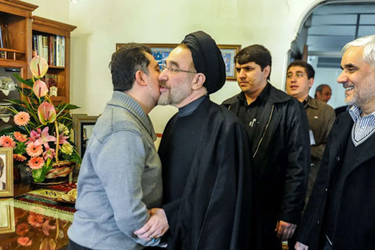 (تصاویر) حضور محمد خاتمی در جمع خانواده شهید تندگویان