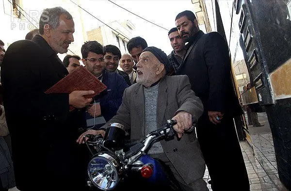 (تصاویر) مسجدجامعی خیاط کودکی‌اش را یافت