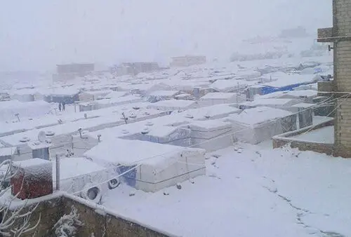 تصاویر دردناک از کودکان سوری در سرما