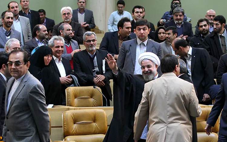 جشن تولد هنرمندان، گپ محمدجواد لاریجانی و روحانی، دیدار با هاشمی، کودکان کار، ورزش و تفریح در دل کویر و ...