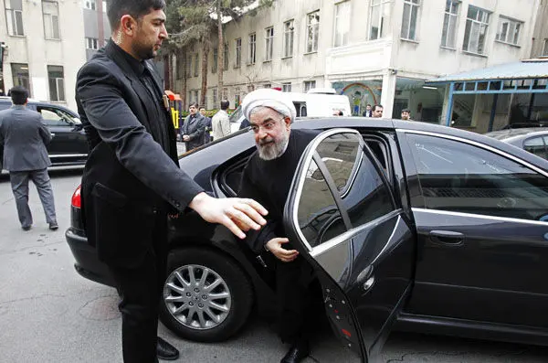 (تصاویر) روحانی در مرکز نگهداری کودکان معلول
