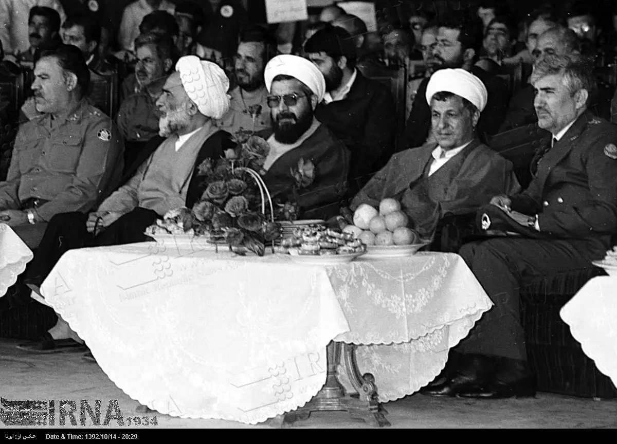 (تصویر) شهید‌ستاری در کنار هاشمی و روحانی