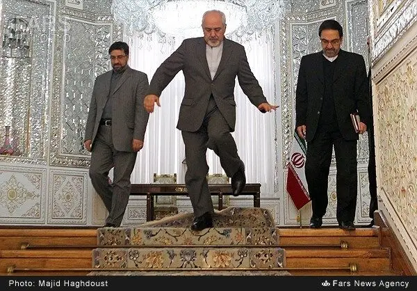(تصاویر) خطری که از بیخ گوش ظریف گذشت