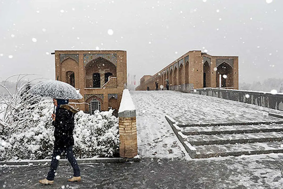 (تصاویر) برف کم سابقه در اصفهان