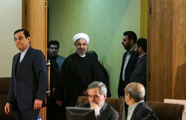 (تصاویر) اولین نشست استاندارن با روحانی