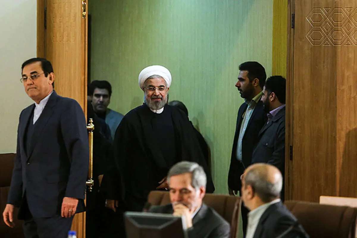 (تصاویر) اولین نشست استاندارن با روحانی