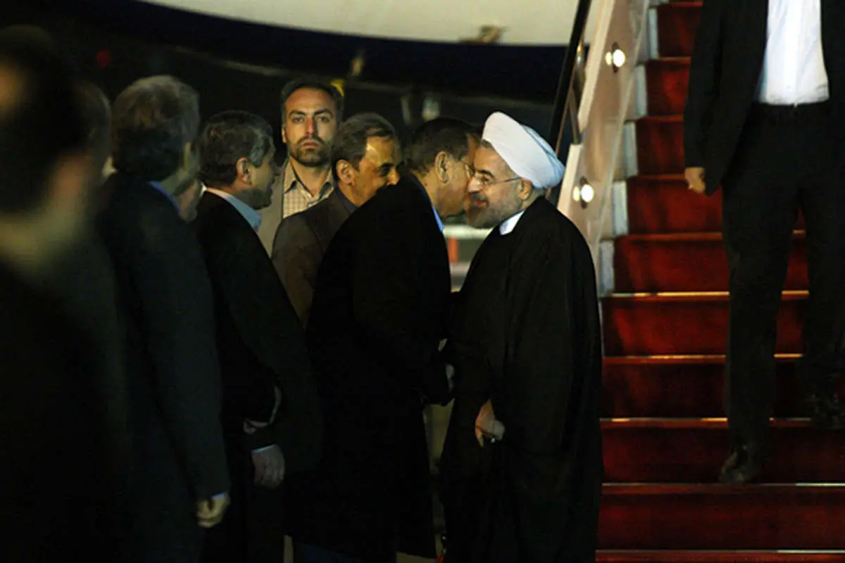 (تصاویر) بازگشت روحانی به تهران
