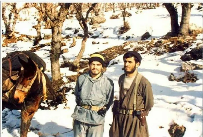 (تصویر) احمدی نژاد با لباس کردی