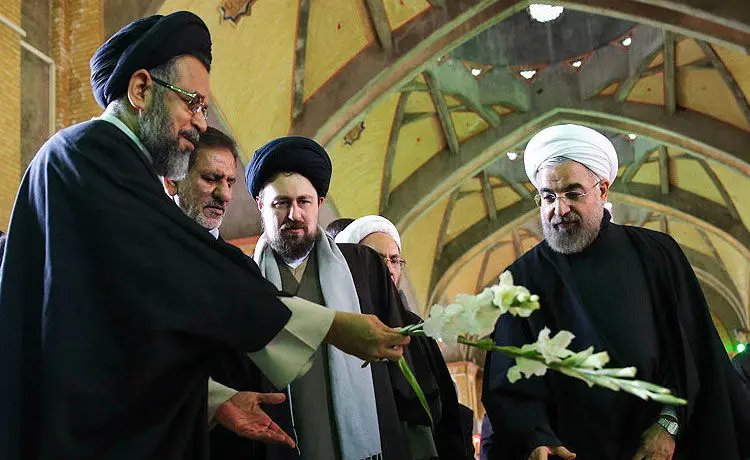 تجدید میثاق رئیس‌جمهور، حاشیه‌های جشنواره، هنرمندان در نشست خبری، صف دریافت سبد کالا، بارش برف و ...