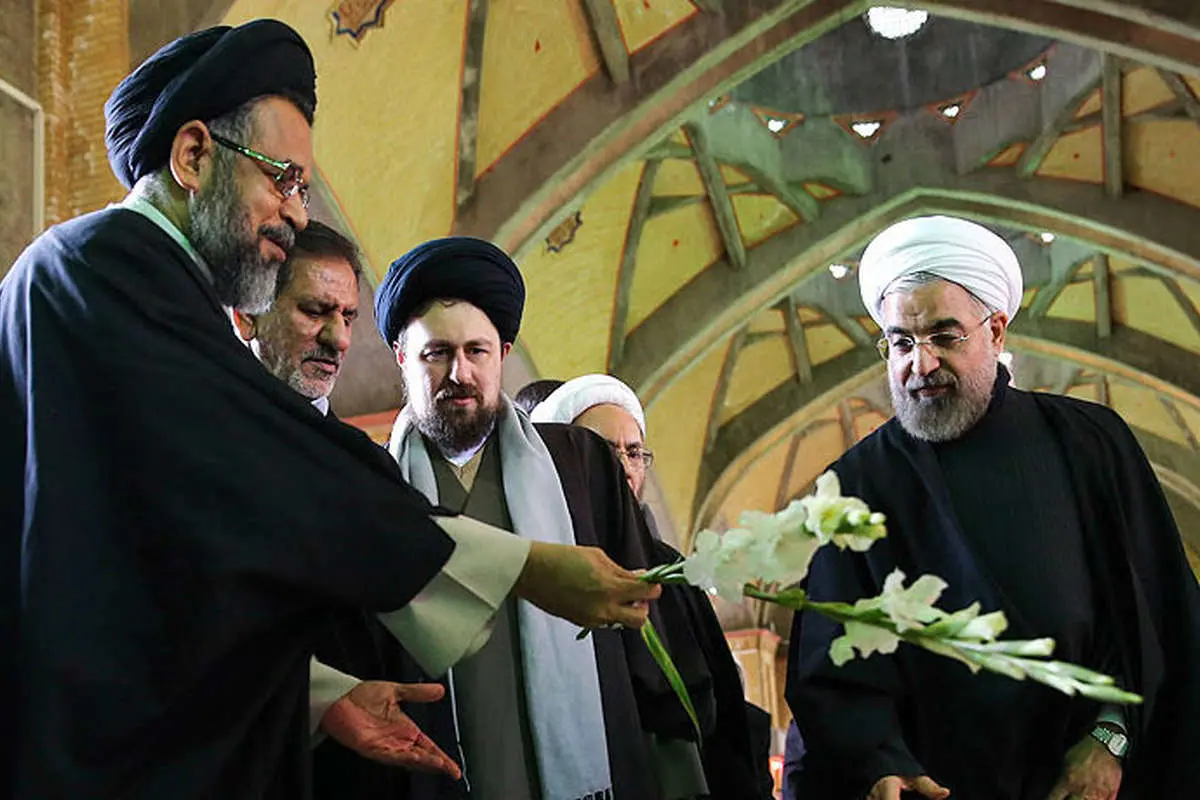 تجدید میثاق رئیسجمهور، حاشیههای جشنواره، هنرمندان در نشست خبری، صف دریافت سبد کالا، بارش برف و ...