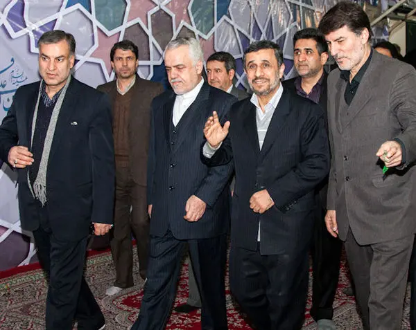 (تصاویر) احمدی نژاد در مرقد امام (ره)